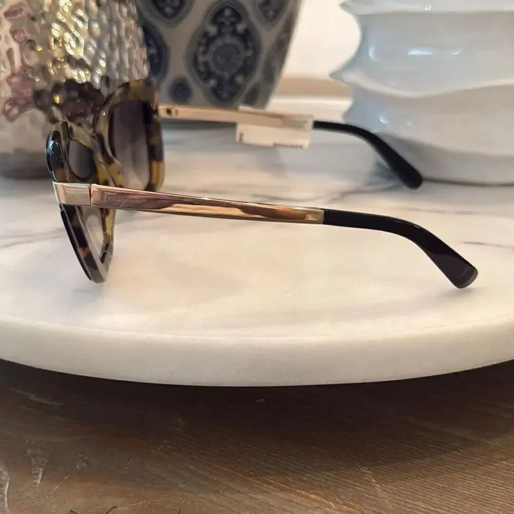 Salvatore Ferragamo details 100%